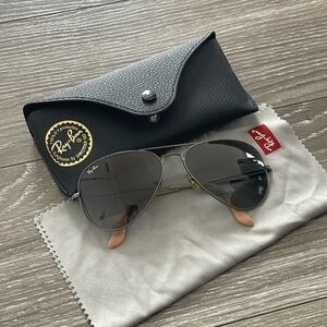 Ray-Ban Aviator Sunglasses with Black Case